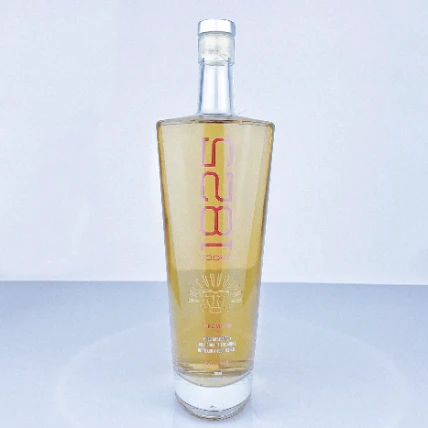 700ml Twisted Glass Bottle - Unique Spirits Design